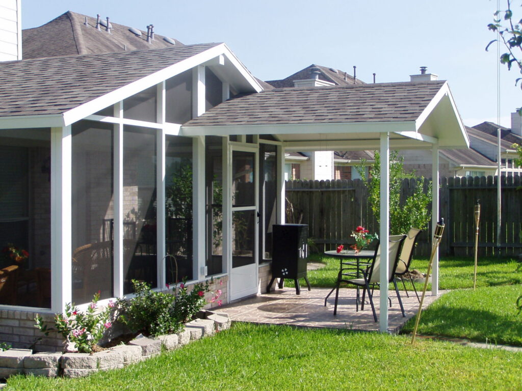 What is a screen room? Custom-built screen room with aluminum framing and mesh walls attached to a home in Houston