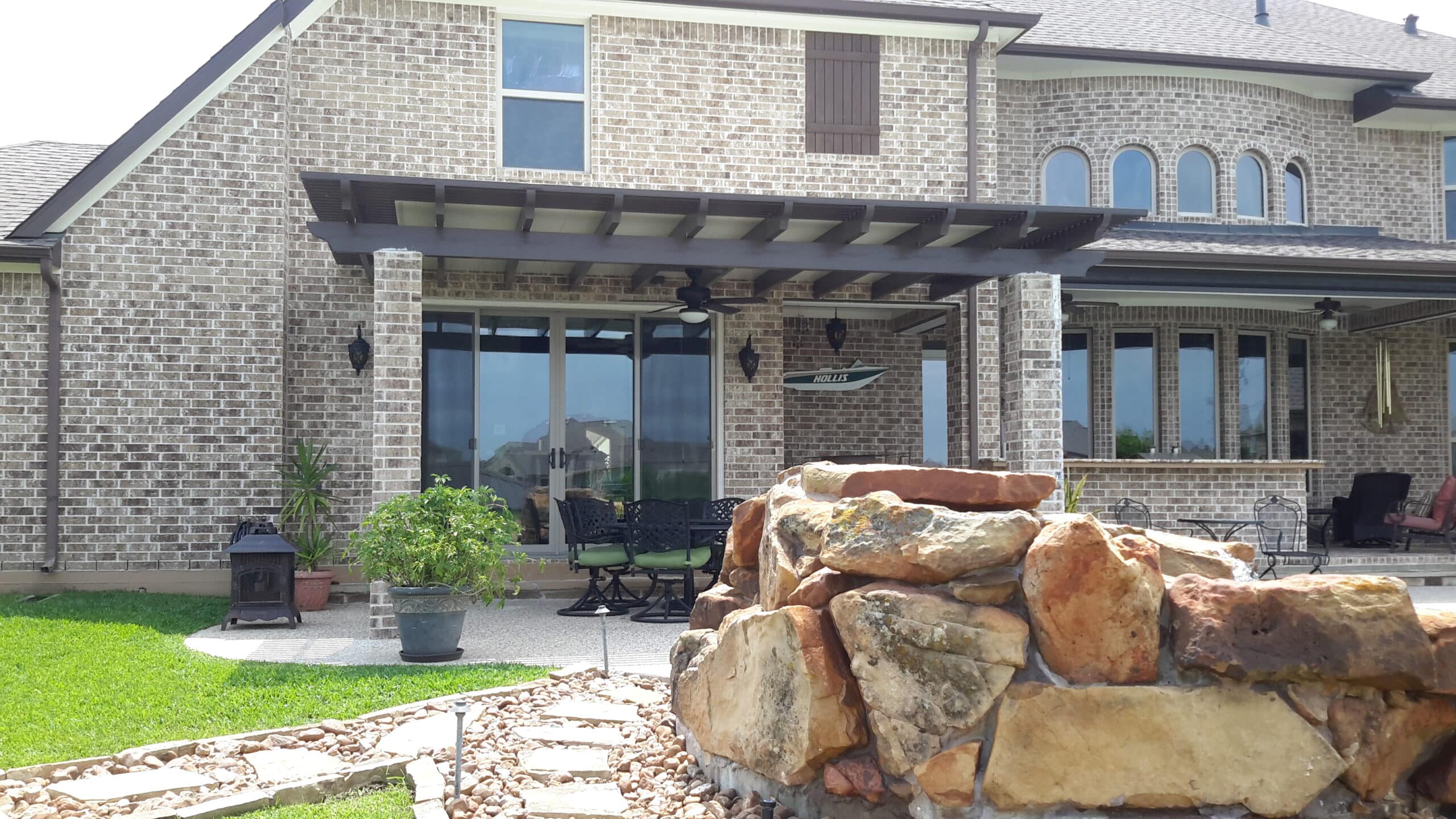 Expansive pergola structure covering large outdoor area by 21st Century Sunrooms Houston TX
