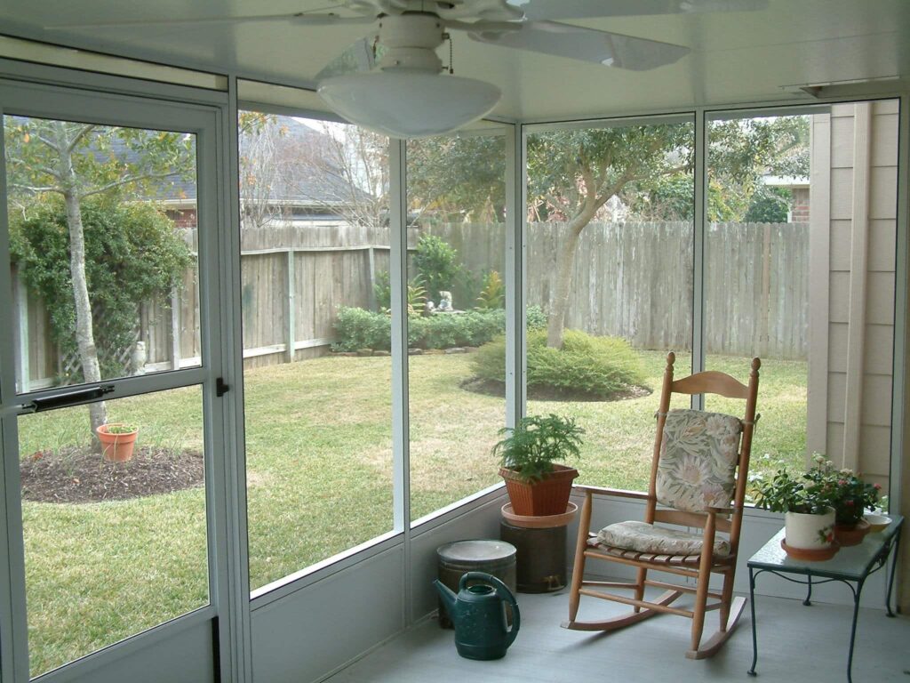 Screen rooms with durable mesh enclosures and aluminum construction by 21st Century Sunrooms Houston TX